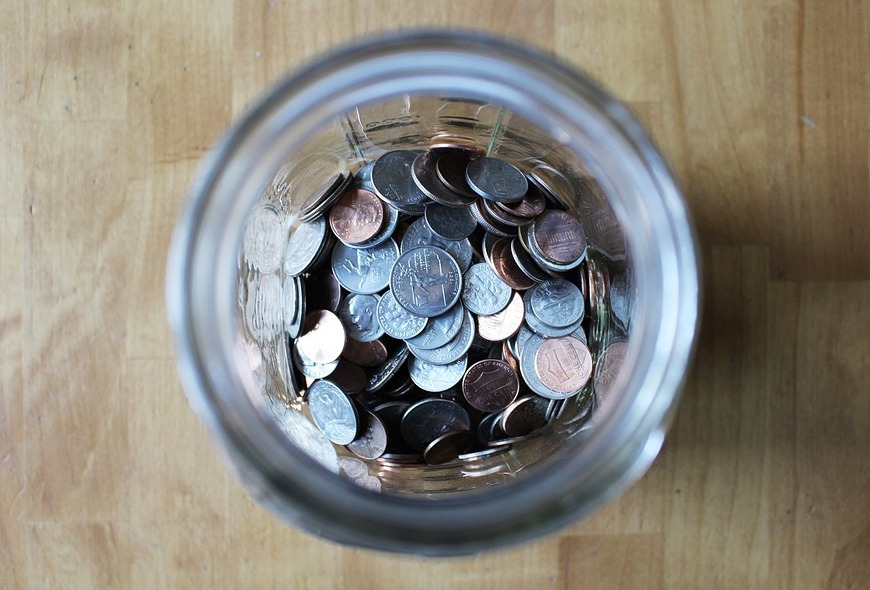 saving you spare change can help while living paycheck to paycheck